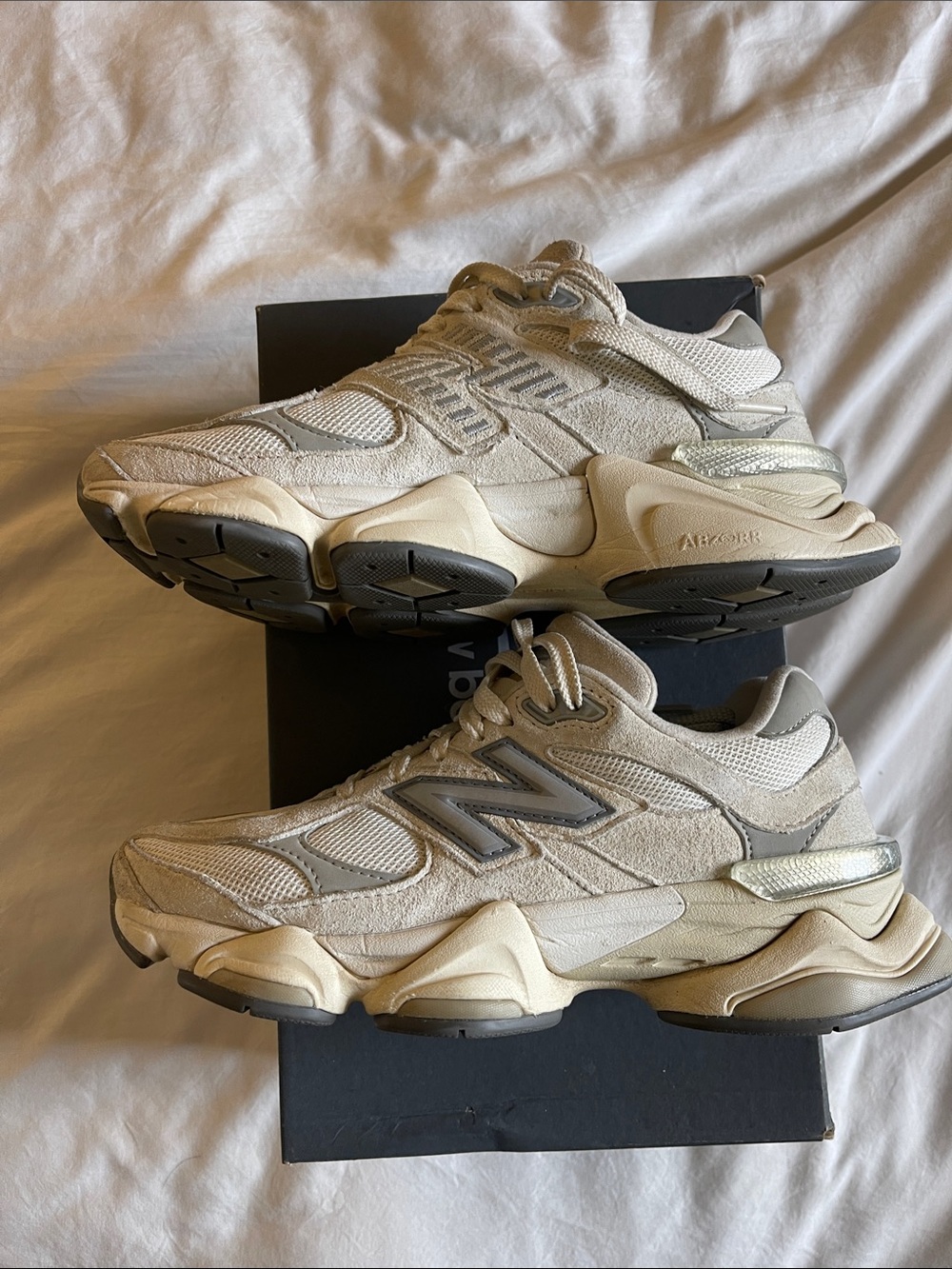 New Balance women’s cream and gray chunky sneakers - Picture 3 of 5